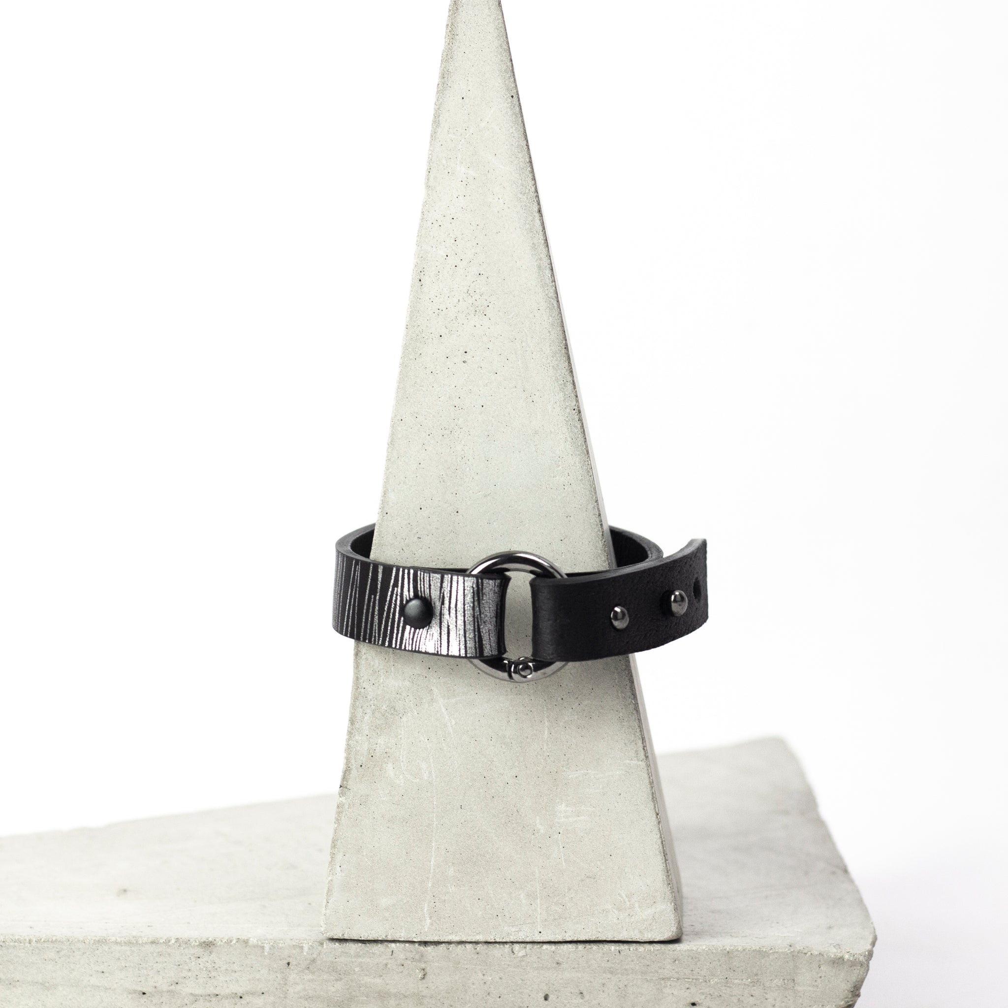 'SUJI' karkötő fekete és ezüst 