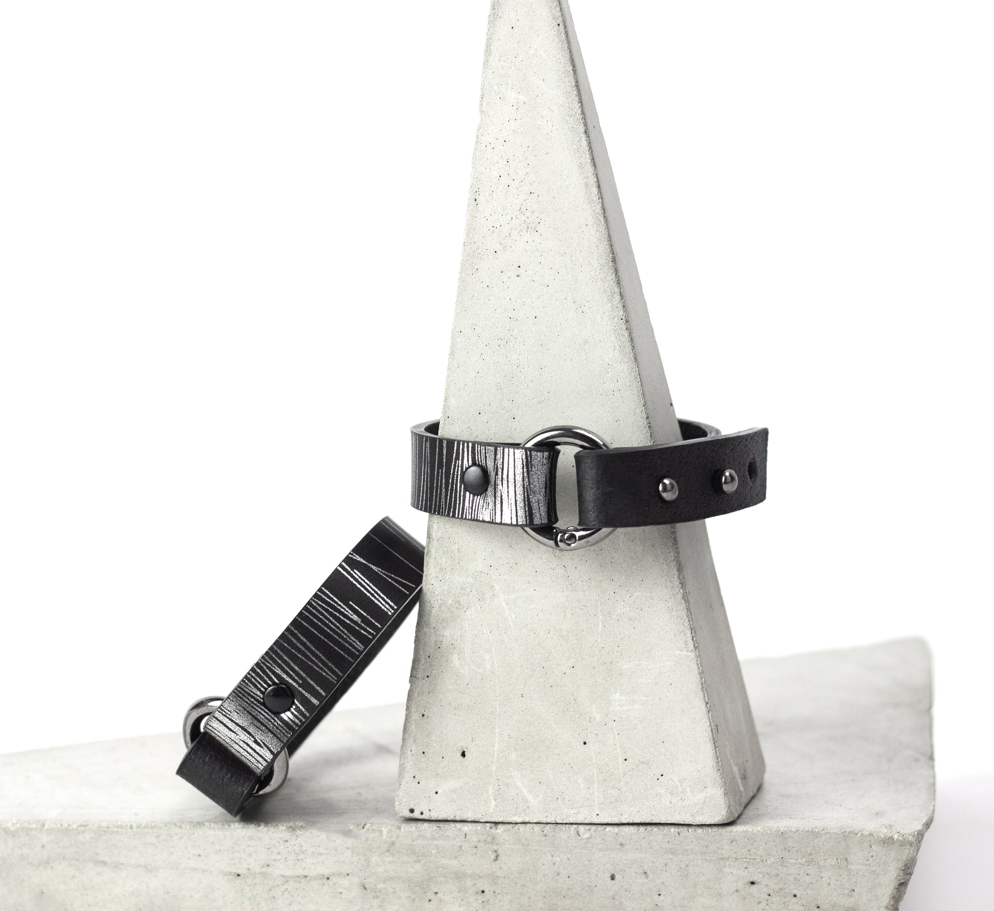 'SUJI' karkötő fekete és ezüst 