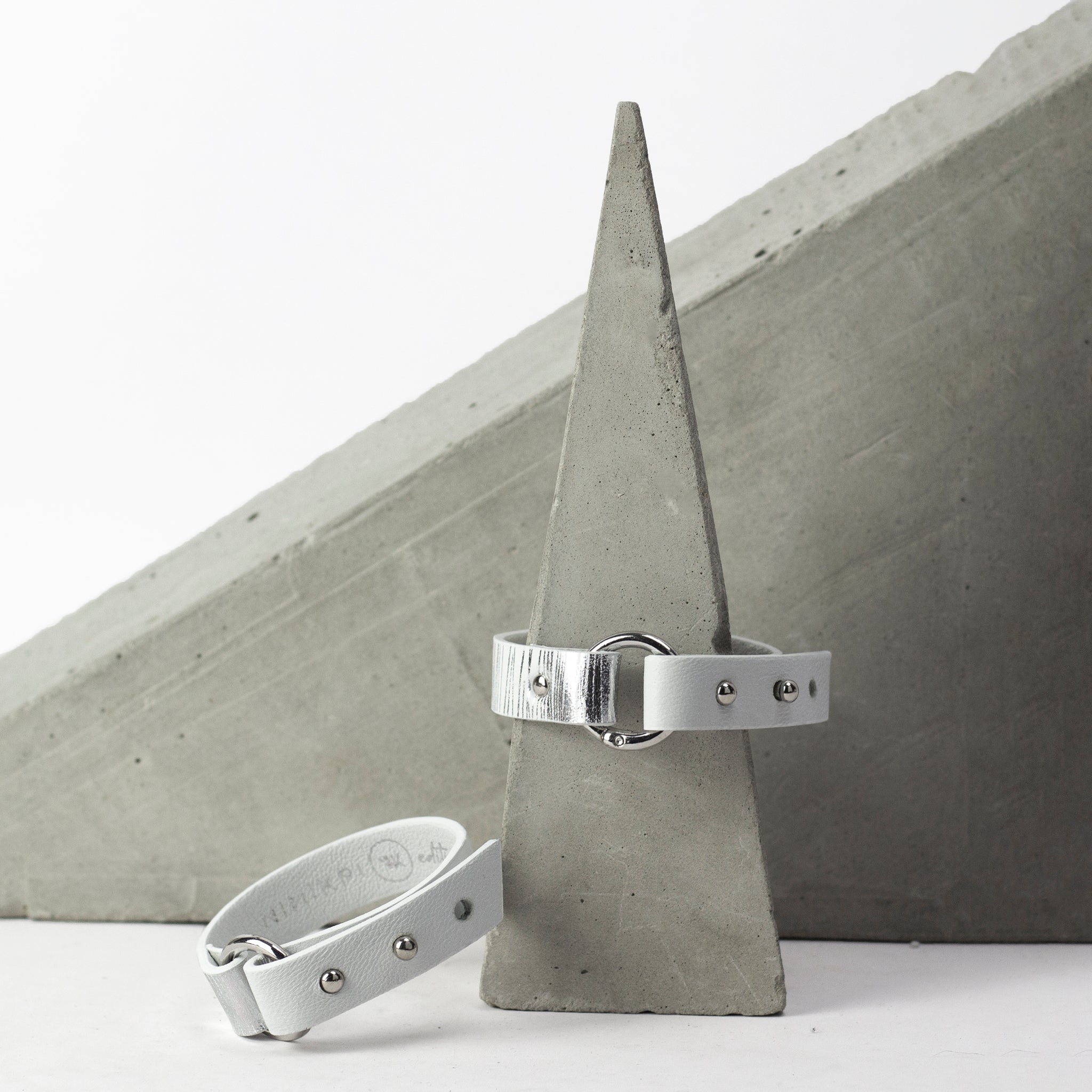 'SUJI' karkötő fehér és ezüst