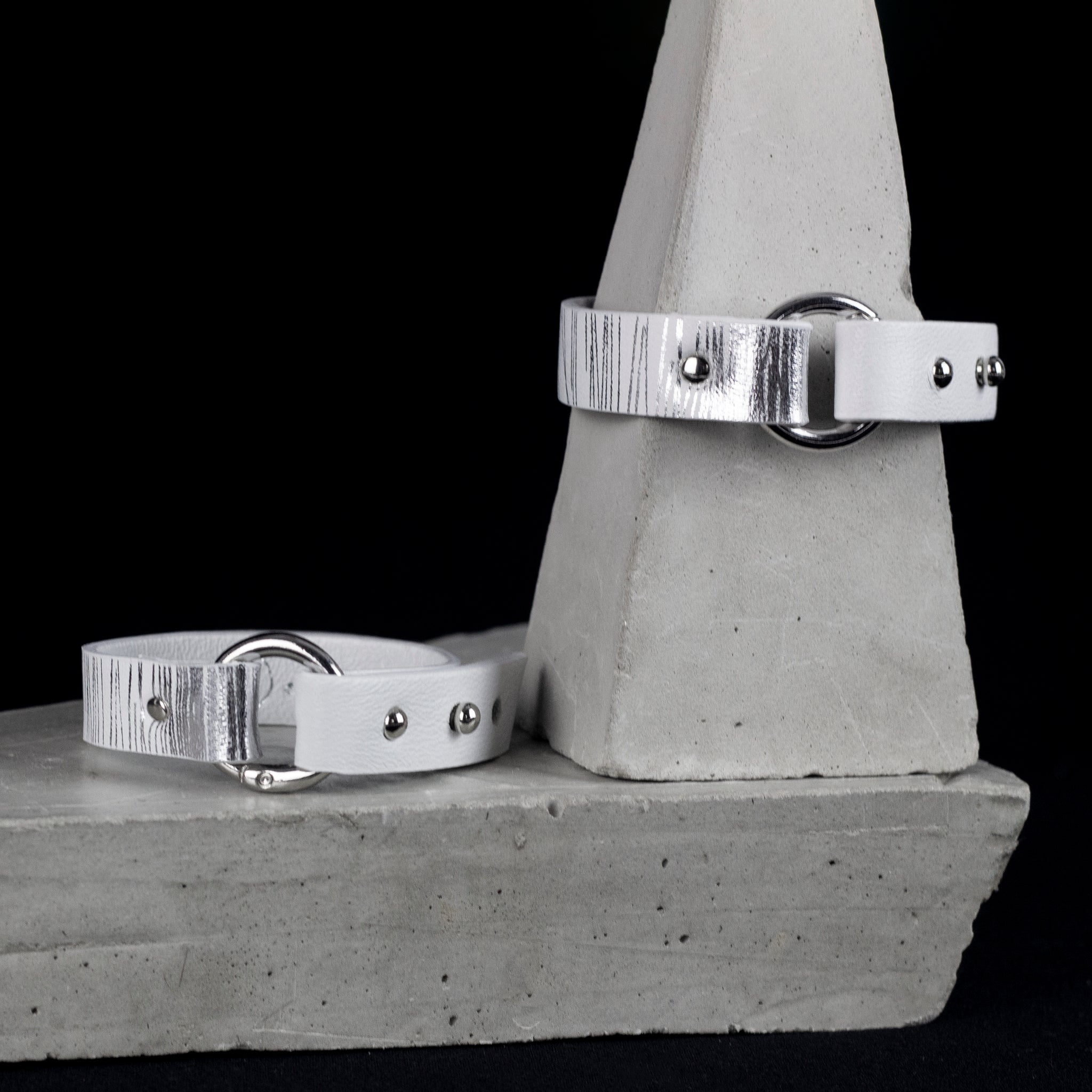 'SUJI' karkötő fehér és ezüst