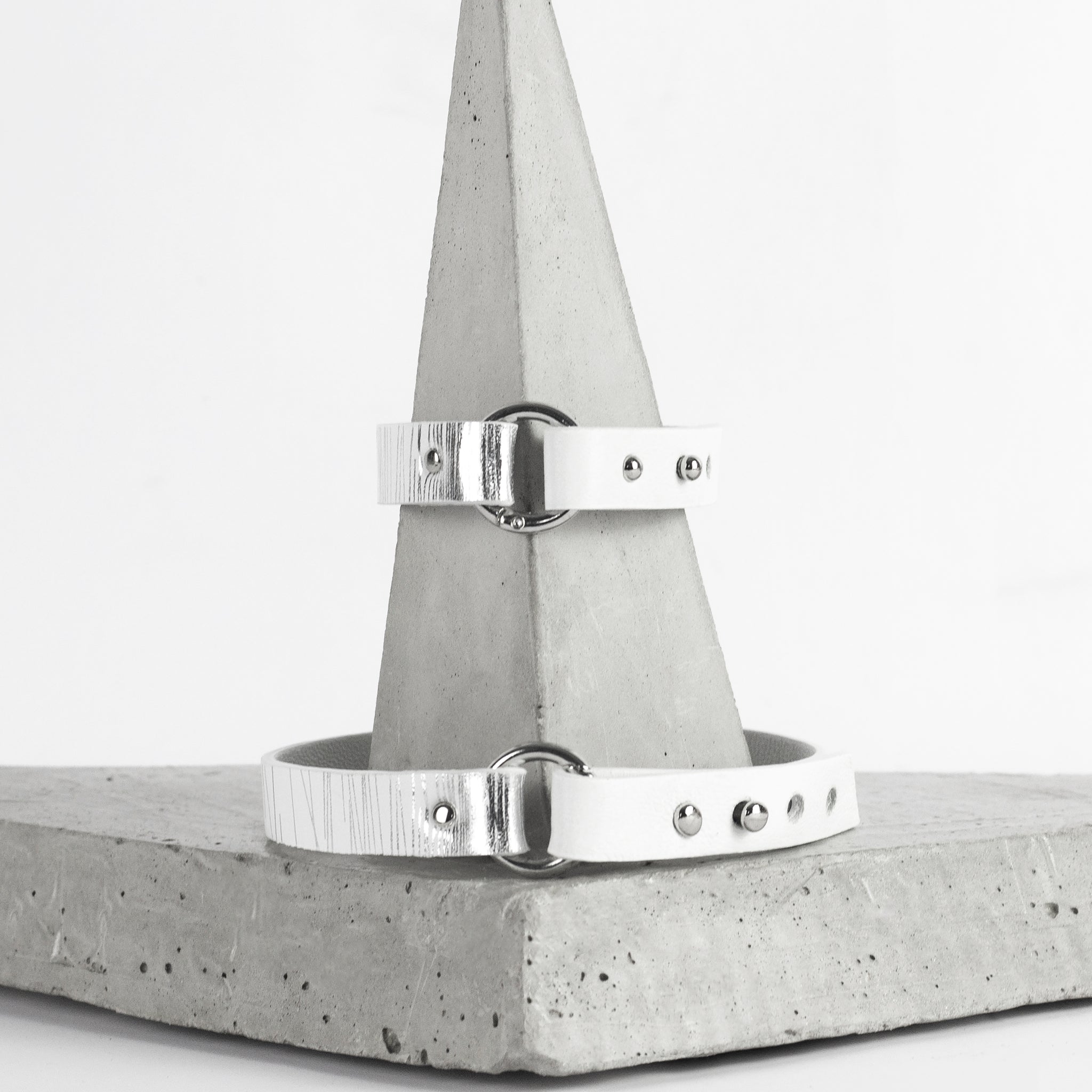 'SUJI' karkötő fehér és ezüst