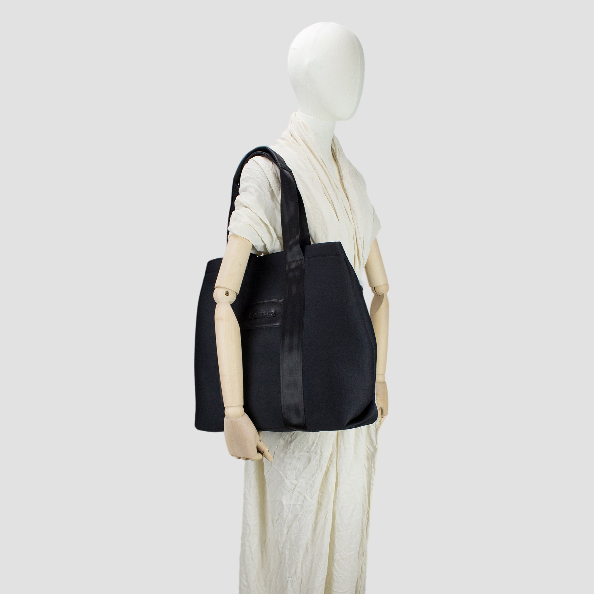 Large-sized neoprene mesh tote bag / shoulder bag