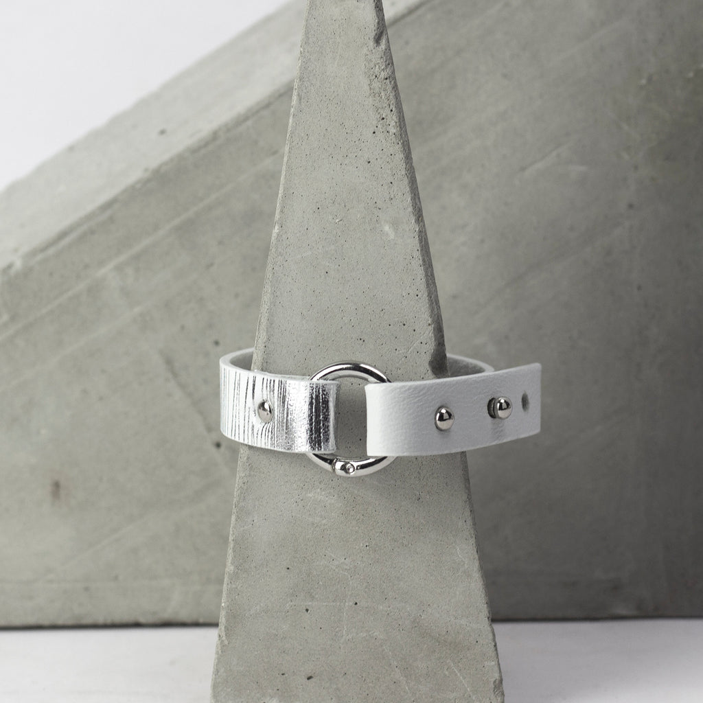 'SUJI' bracelet white and silver