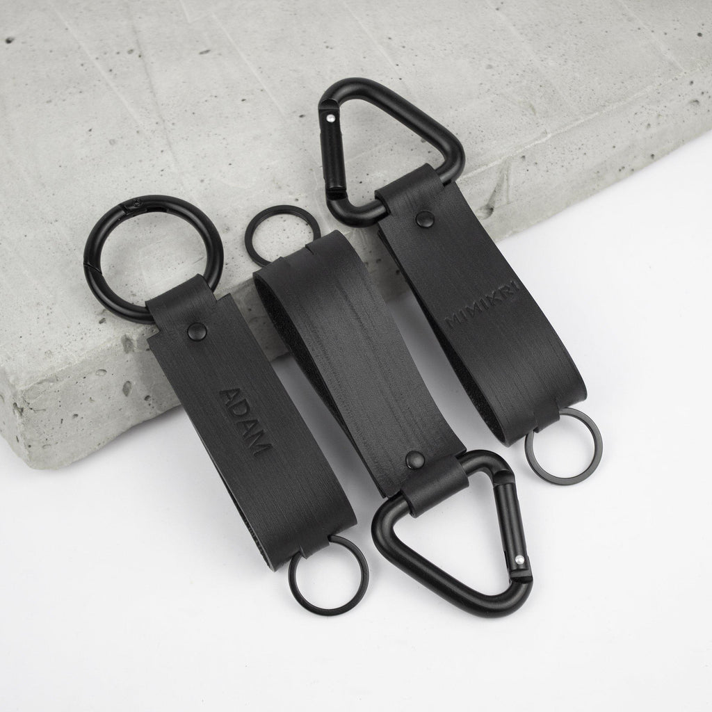 Custom leather keychain keyholder personalized minimal black-black, black leather, carabiner, custom, designer, geometric, gift for him, jump ring, keychain, keyholder, leather keyholder, mens accessory, mens gift, minimal, minimalist, personalized, recycled, zerowaste-Mimikri